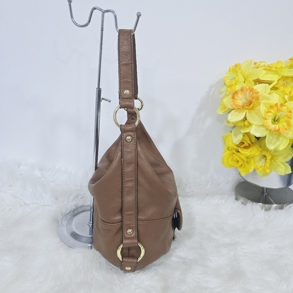 Michael Kors leather hobo with one main compartment and two outside compartments - Picture 7 of 17